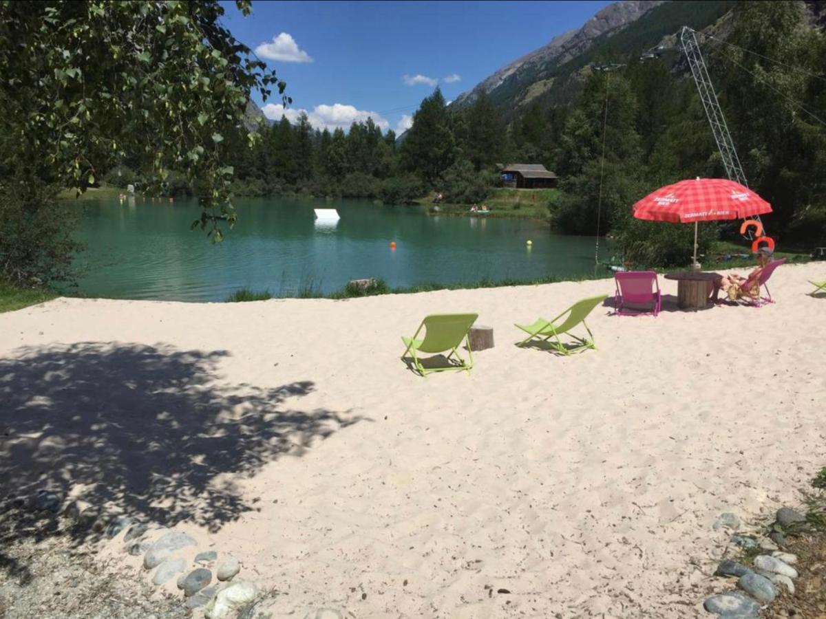 Moderne Dachwohnung Naehe Zermatt Mit Balkon Täsch Zewnętrze zdjęcie