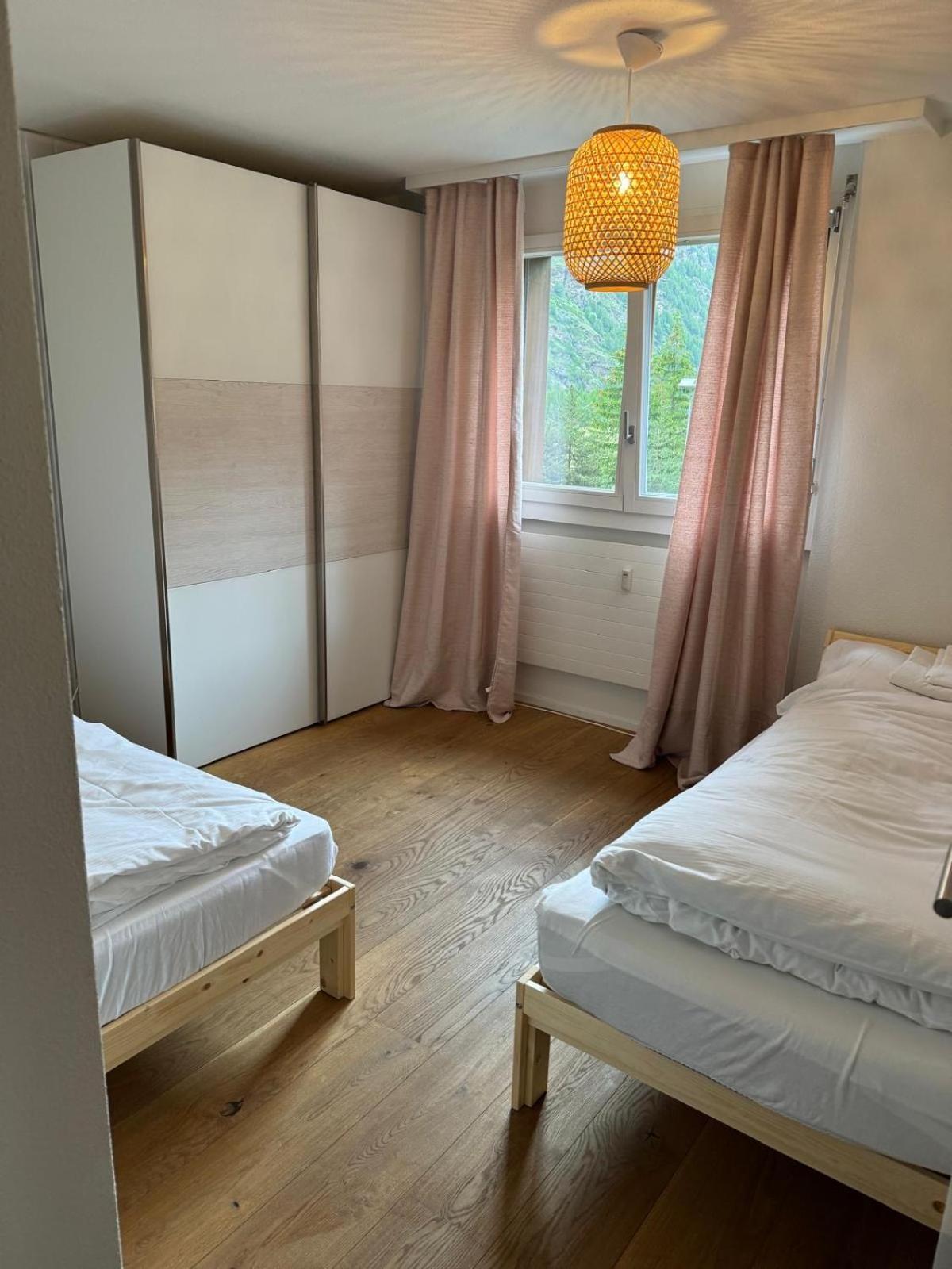 Moderne Dachwohnung Naehe Zermatt Mit Balkon Täsch Zewnętrze zdjęcie